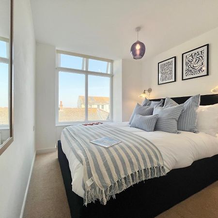 Apres Beach Apartment Sleeps 4 Penzance Exteriér fotografie