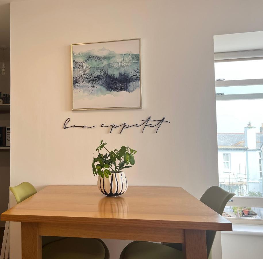 Apres Beach Apartment Sleeps 4 Penzance Exteriér fotografie