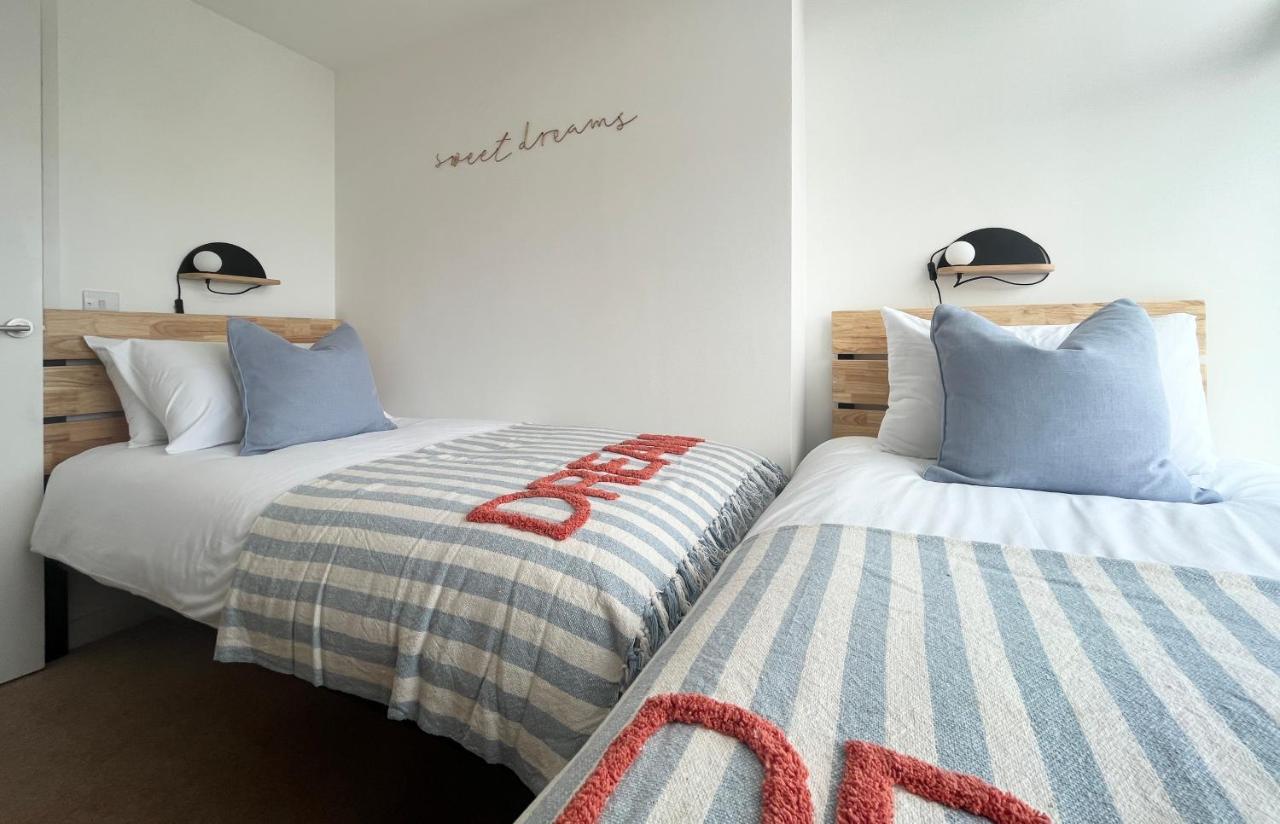 Apres Beach Apartment Sleeps 4 Penzance Exteriér fotografie