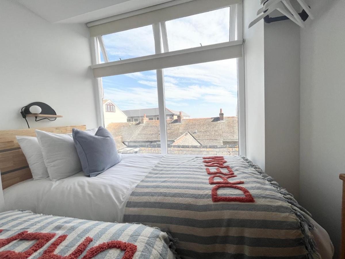 Apres Beach Apartment Sleeps 4 Penzance Exteriér fotografie