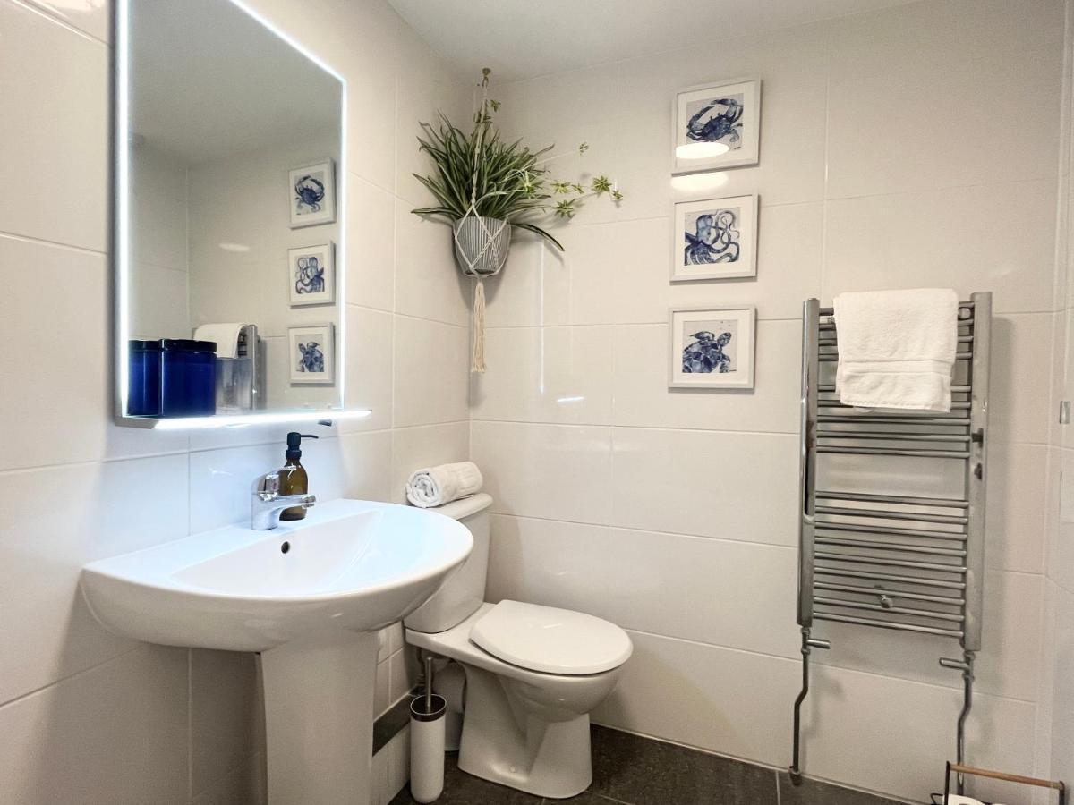Apres Beach Apartment Sleeps 4 Penzance Exteriér fotografie