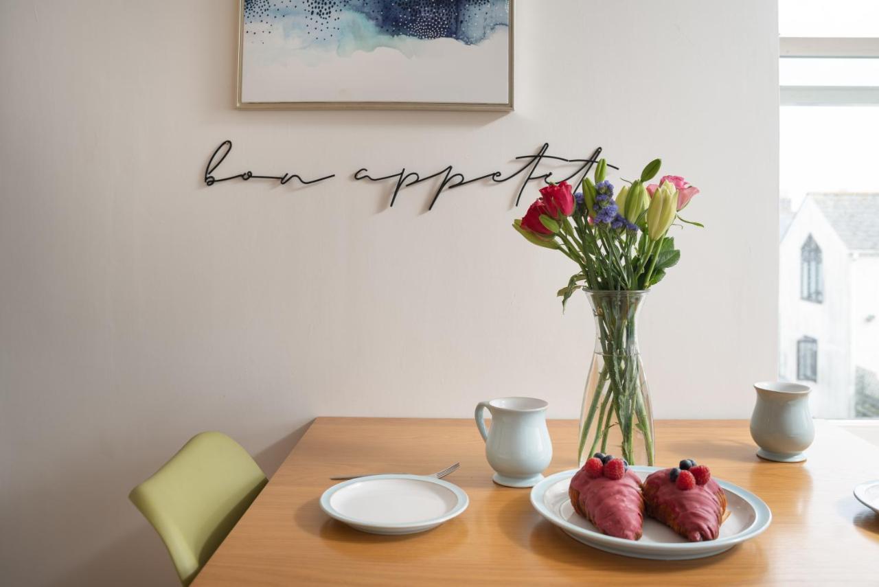 Apres Beach Apartment Sleeps 4 Penzance Exteriér fotografie