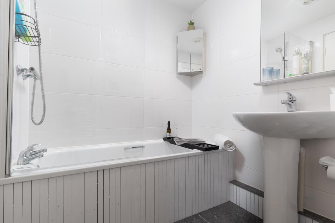 Apres Beach Apartment Sleeps 4 Penzance Exteriér fotografie